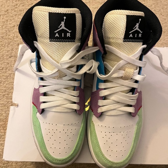 Women’s Air Jordan 1 Mid SE Multicolor - Picture 8 of 9